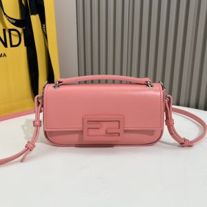 Fendi Baguette Phone Pouch In Calf Leather Pink